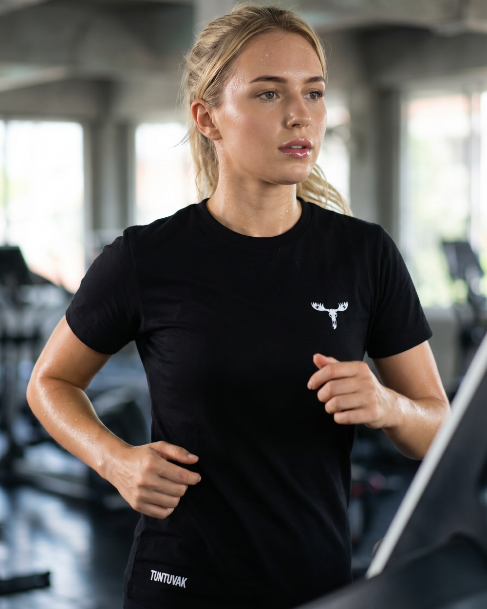 Tuntuvak Haa Shagoon Tee