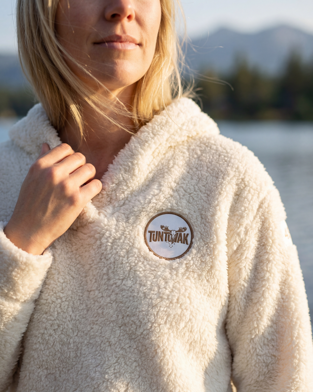 Tuntuvak Inua Dreamfleece Crop Hoodie